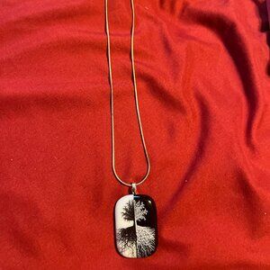 Black/white pendant necklace - beautiful!